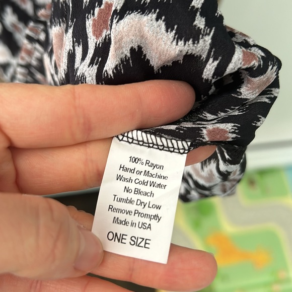 Brandy Melville Patterned Pleated Mini Skirt One size Elastic Waist - Picture 7 of 9